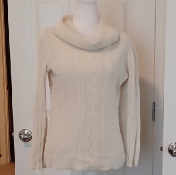 💙🌺Cozy White Cable Knit Sweater With Cowl Neck - Picture 11 of 11